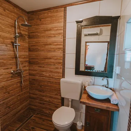 Brunarica Dezno Chalet Makole