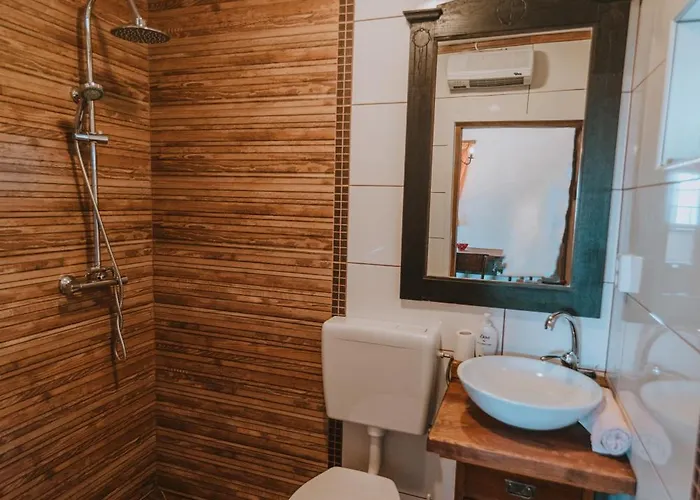 Brunarica Dezno בקתה Makole